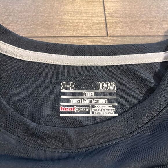 Under Armour Black Pattern Athletic Workout Shirt Women Large Bin O-51 - Picture 3 of 4